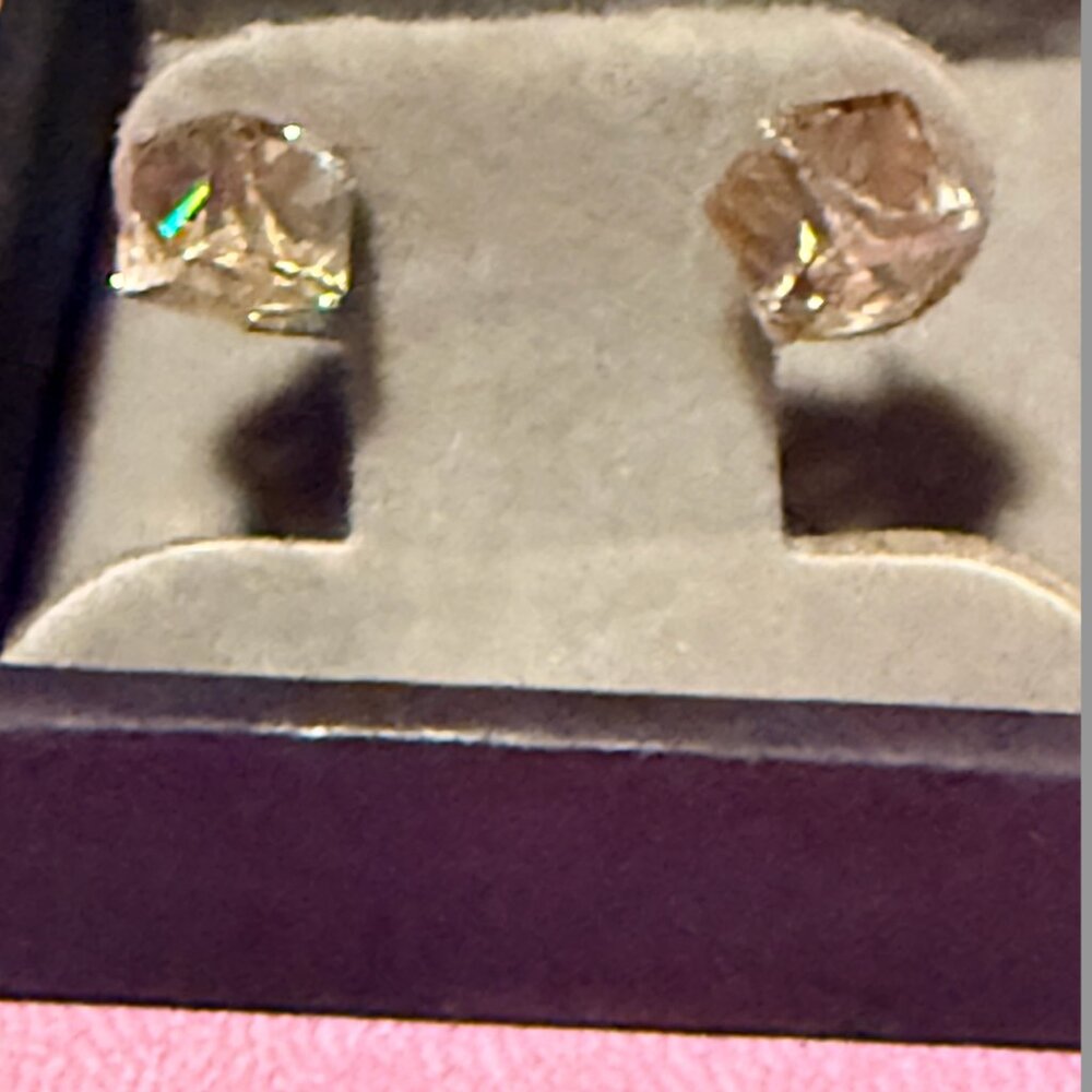 ✨ 925 Sterling Silver Cubic Zirconia Stud Earrings – Classic Sparkle ✨